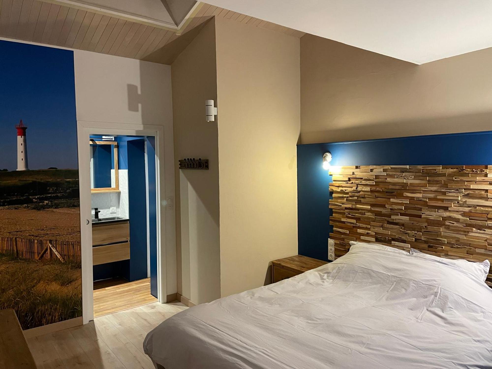 Bed and Breakfast Les Pertuis Rochelais Périgny Habitación foto